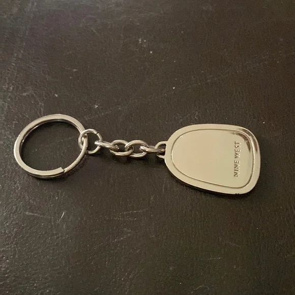 Nine West charm for bag or Keychain silver tone metal 3,5” in good condition - Picture 2 of 6